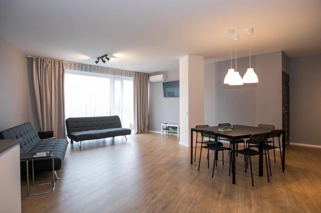 Spacious And Sunny Apartment In Birstonas Center Exterior photo